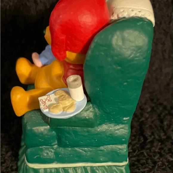 Vintage Hallmark 1997 Winnie the Pooh Piglet Waitin on Santa Christmas Ornament - Picture 6 of 8
